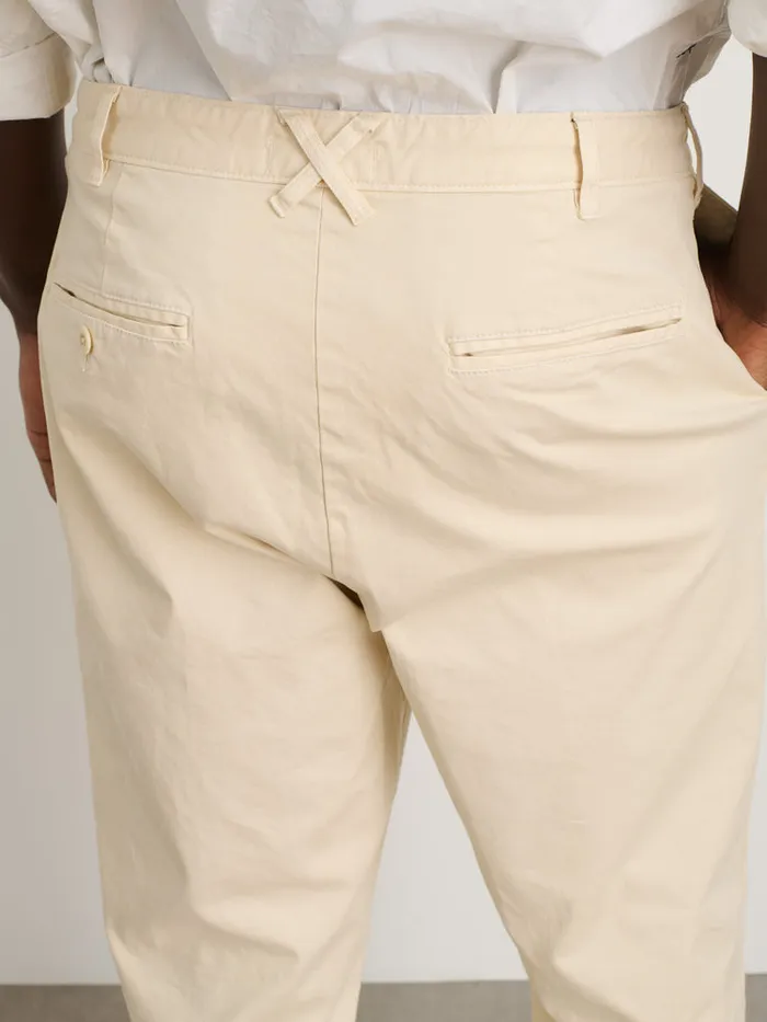 Men Alex Mill Pants Standard Pleated Pant In Chino Oat Milk