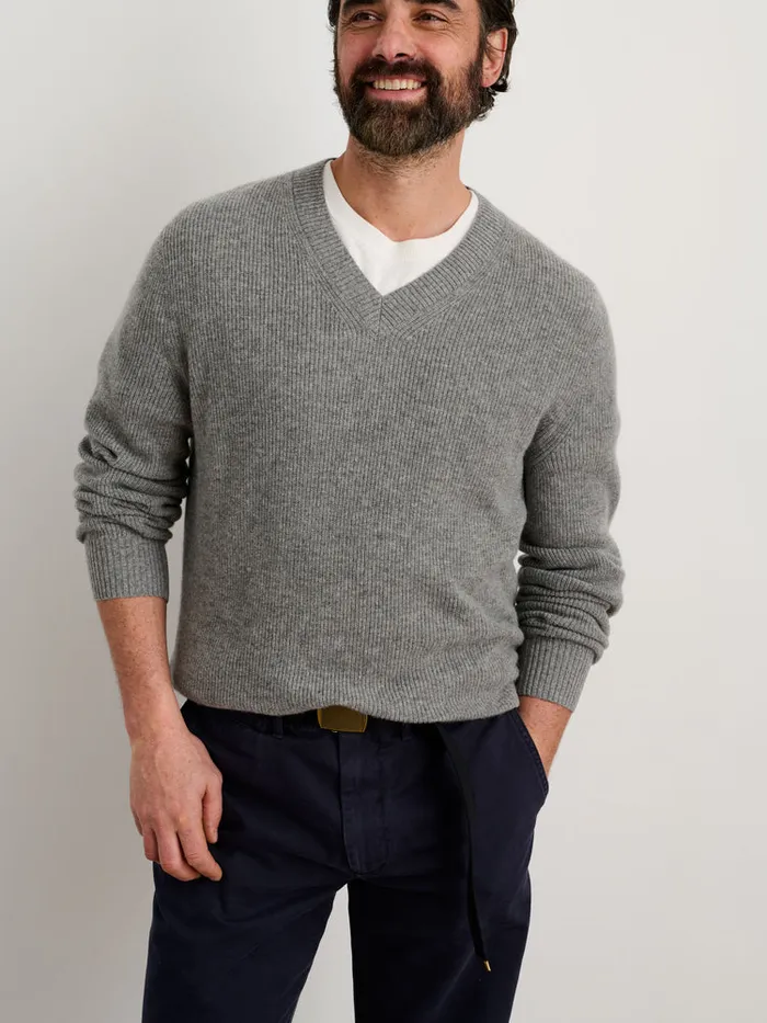 Men Alex Mill Sweaters Sweatshirts VNeck Sweater In Lightweight Cashmere Heather Grey Men Alex Mill Sweaters Sweatshirts VNeck Sweater In Lightweight Cashmere Heather Grey
