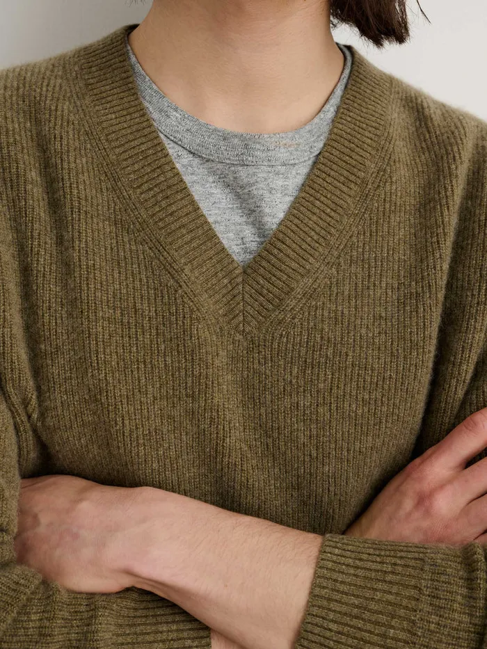 Men Alex Mill Sweaters Sweatshirts VNeck Sweater In Lightweight Cashmere Heather Olive