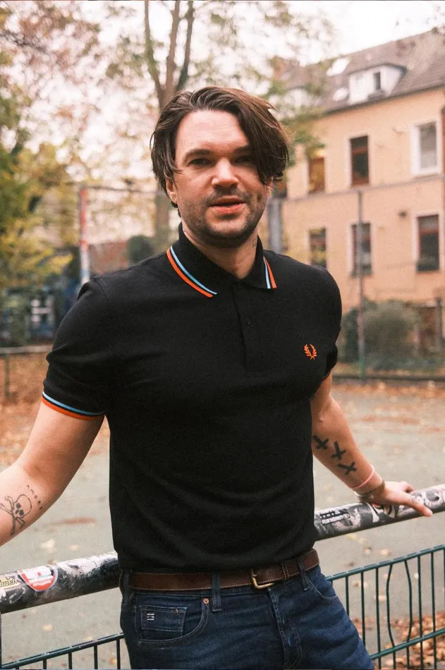 Men Polo Shirts Fred Perry M12 Blackhamburg Sky Blueorange Spray Paint