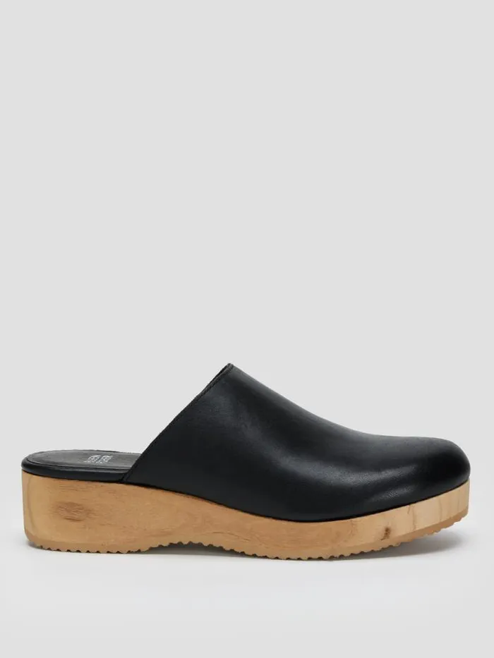 Shop Eileen Fisher Shoes Smooth Leather Clog Black