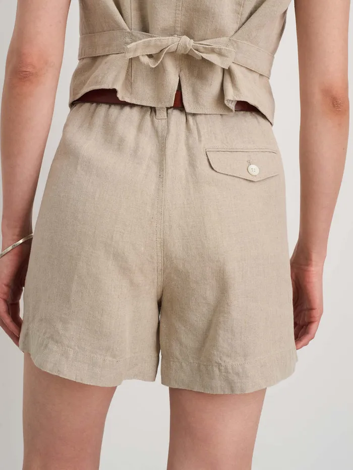 Women Alex Mill Shorts Pleated Pull On Shorts In Flax