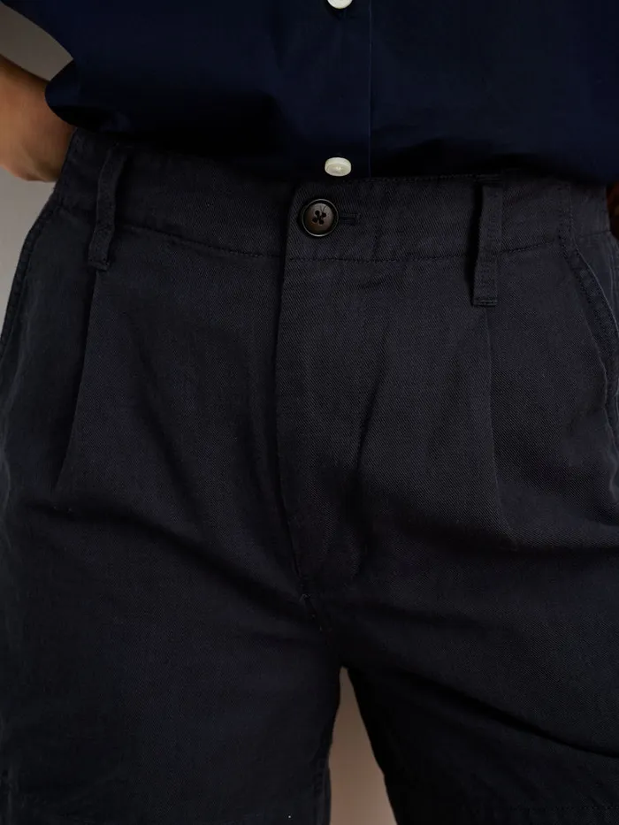 Women Alex Mill Suiting Pleated Shorts In Twill Washed Black