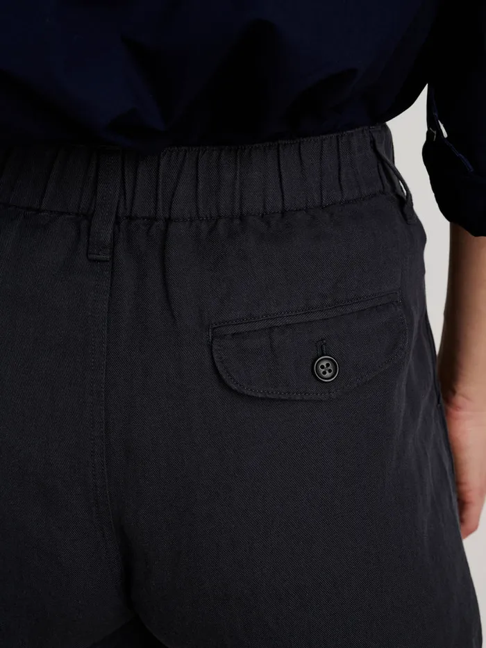 Women Alex Mill Suiting Pleated Shorts In Twill Washed Black