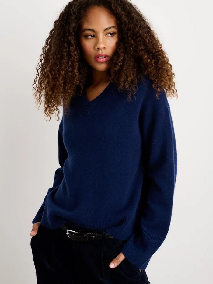 Women Alex Mill Sweaters Rowan VNeck In Cashmere Midnight Navy